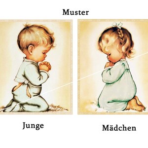 Op de afbeelding: Twee illustraties van kinderen die knielen in gebed. De jongen draagt een lichtblauwe outfit en het meisje draagt een lichtblauwe jurk. De illustraties zijn tegen een lichtgele achtergrond.