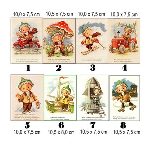 Può includere: Una collezione di otto cartoline rettangolari con illustrazioni in stile vintage di un piccolo personaggio con un cappello verde. Ogni carta mostra testo in tedesco e dimensioni specifiche, come 10,0 x 7,5 cm o 10,5 x 8,0 cm, raffiguranti scene come andare in scooter, sciare, guidare un trattore, navigare e stare accanto a un razzo.