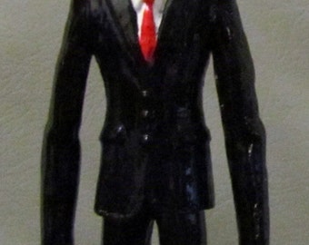 slender man statue