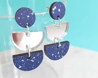 Dangly semicircles earrings in navy and silver