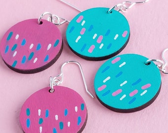 Dangly disc wooden earring with dash pattern