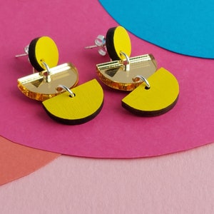 Yellow semicircles dangly earring with gold mirror image 1