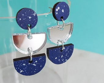 Dangly semicircles earrings in navy and silver