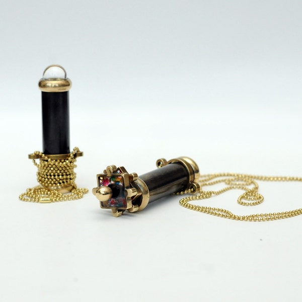 KALEIDOSCOPE CHARM PENDANT NECKLACE- GLD/MOP