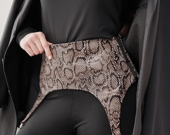 Cinturón corsé con estampado de serpiente: faja de cuero ecológico con detalle dorado