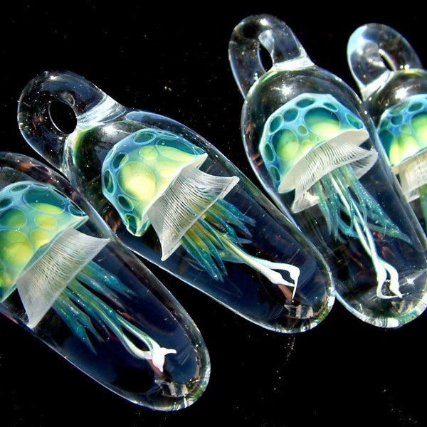 Jellyfish Pendant- MADE TO ORDER - Green Blue Teal shimmer - Weelainy Lampworked Glass