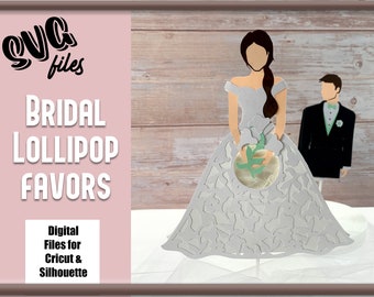 Può includere: Un file digitale per un favore a forma di lecca-lecca per la sposa e lo sposo. La sposa indossa un abito bianco con un motivo floreale e tiene un bouquet. Lo sposo indossa uno smoking nero con un papillon verde. Il testo "BRIDAL LOLLIPOP FAVORS" è visualizzato su uno sfondo rosa.
