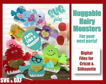 Può includere: File SVG per un set di decorazioni per feste di mostri colorati e coccolosi. I mostri sono in varie pose e hanno espressioni facciali diverse. Il testo "Huggable Hairy Monsters" e "Party Like a Monster" sono inclusi nell'immagine.