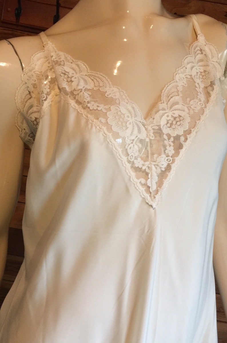 Vintage Lingerie 1960s BARBIZON Ivory Crepe Size 36 Full Slip | Etsy