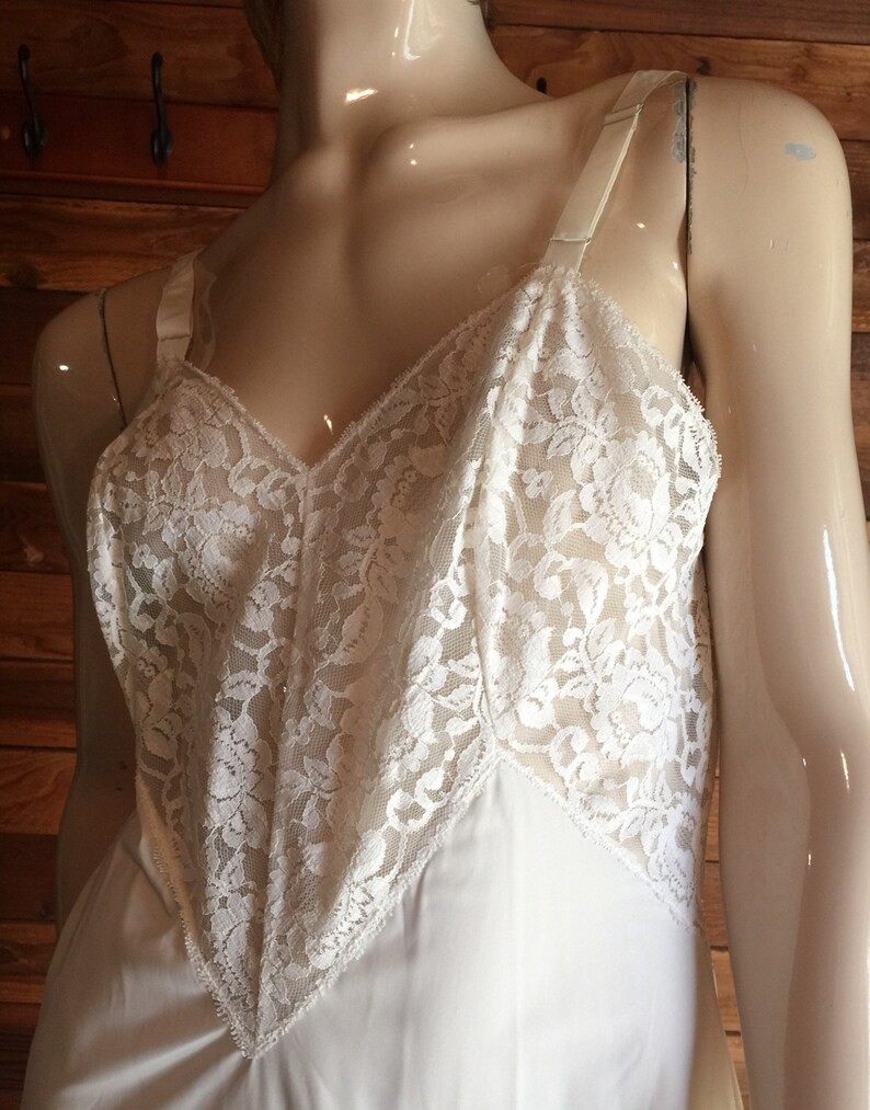 Vintage Lingerie 1960s BARONET Ivory Size 36 Short Full Slip