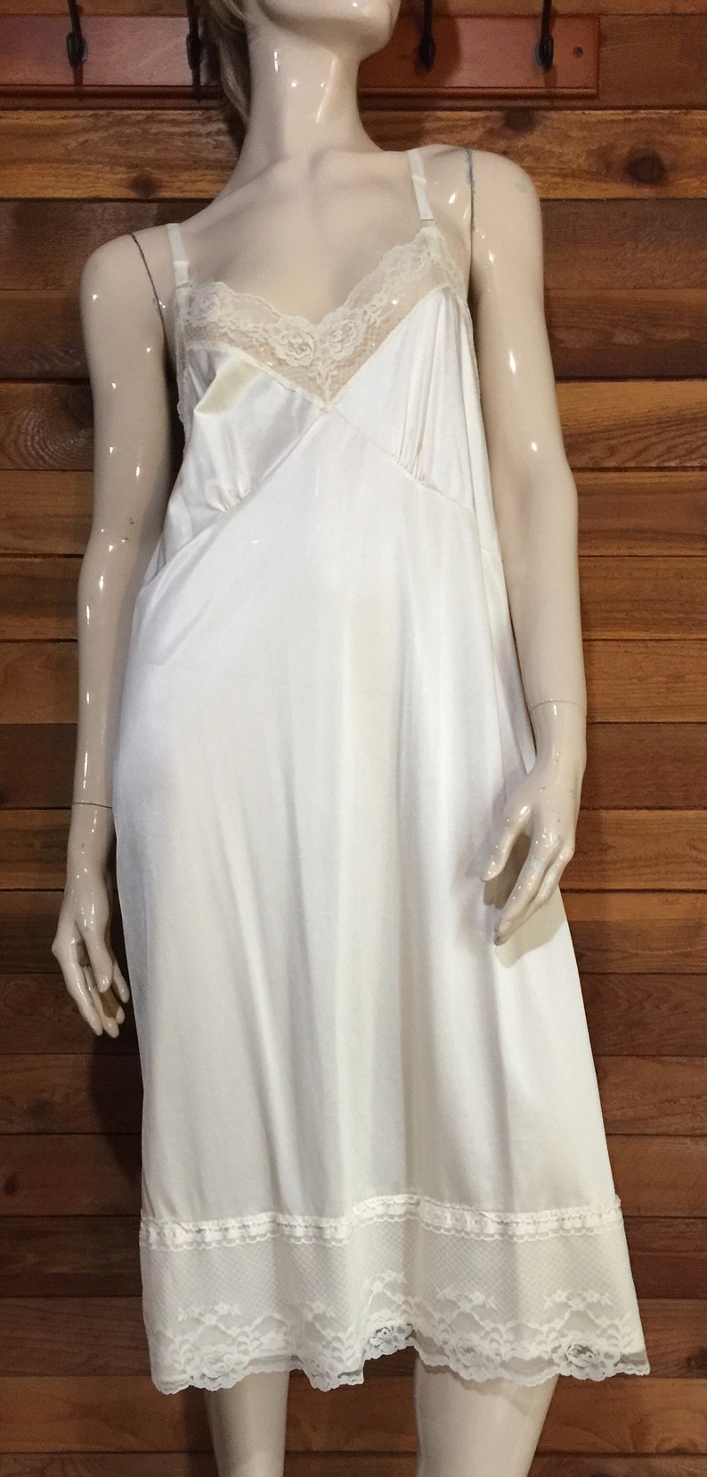 Vintage Lingerie 1980s BRIAR CREEK Ivory Size 40 Full Slip