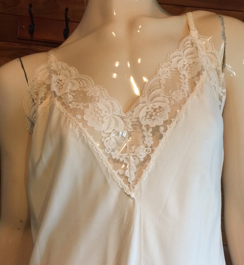 Vintage Lingerie 1960s BARBIZON Ivory Crepe Size 36 Full Slip - Etsy