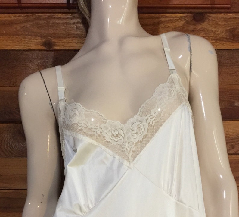 Vintage Lingerie 1980s BRIAR CREEK Ivory Size 40 Full Slip