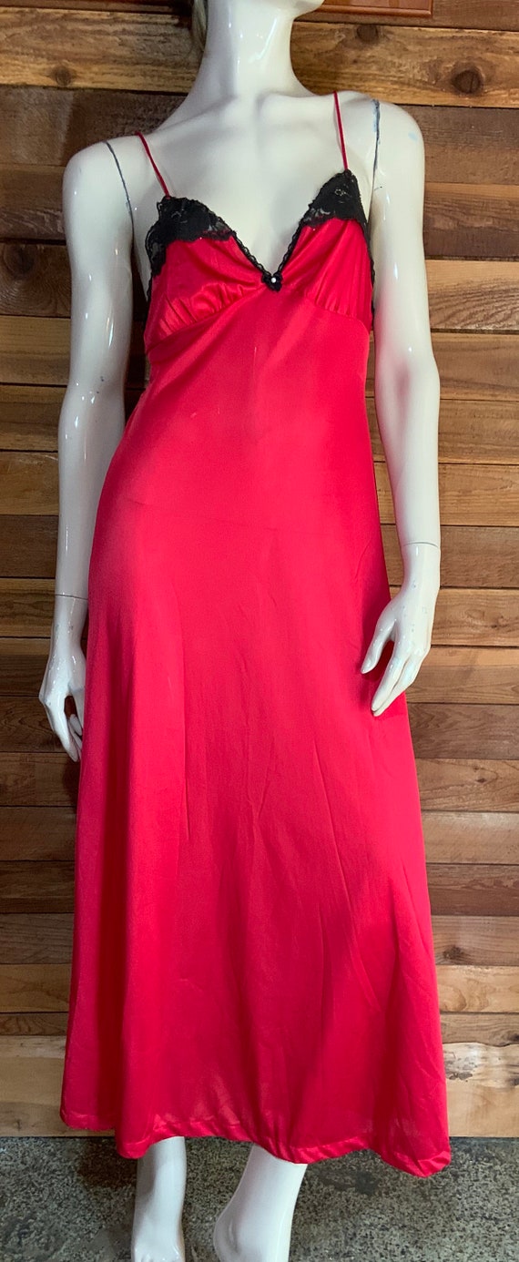 Vintage Lingerie 1970s DIXIE BELLE Red Size Small 32 … Gem