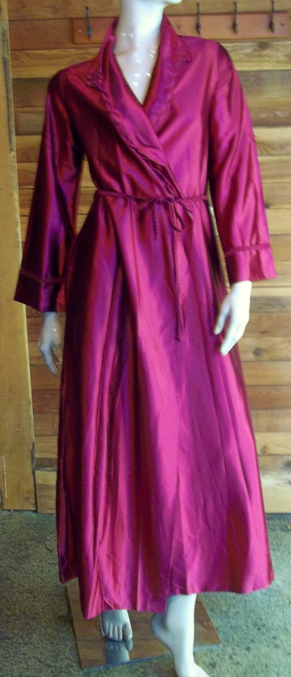 Vintage Lingerie 1970s MISS ELAINE Gold Label Burg
