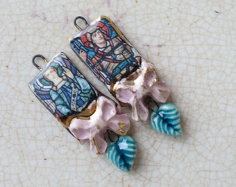 Charms de cerámica para pendientes. Joyas colgantes de cerámica hechos a mano.