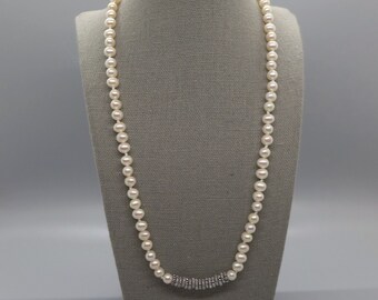 Men's Women's White Cultured Pearl Necklace