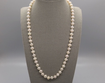 Men's White Pearl Necklace