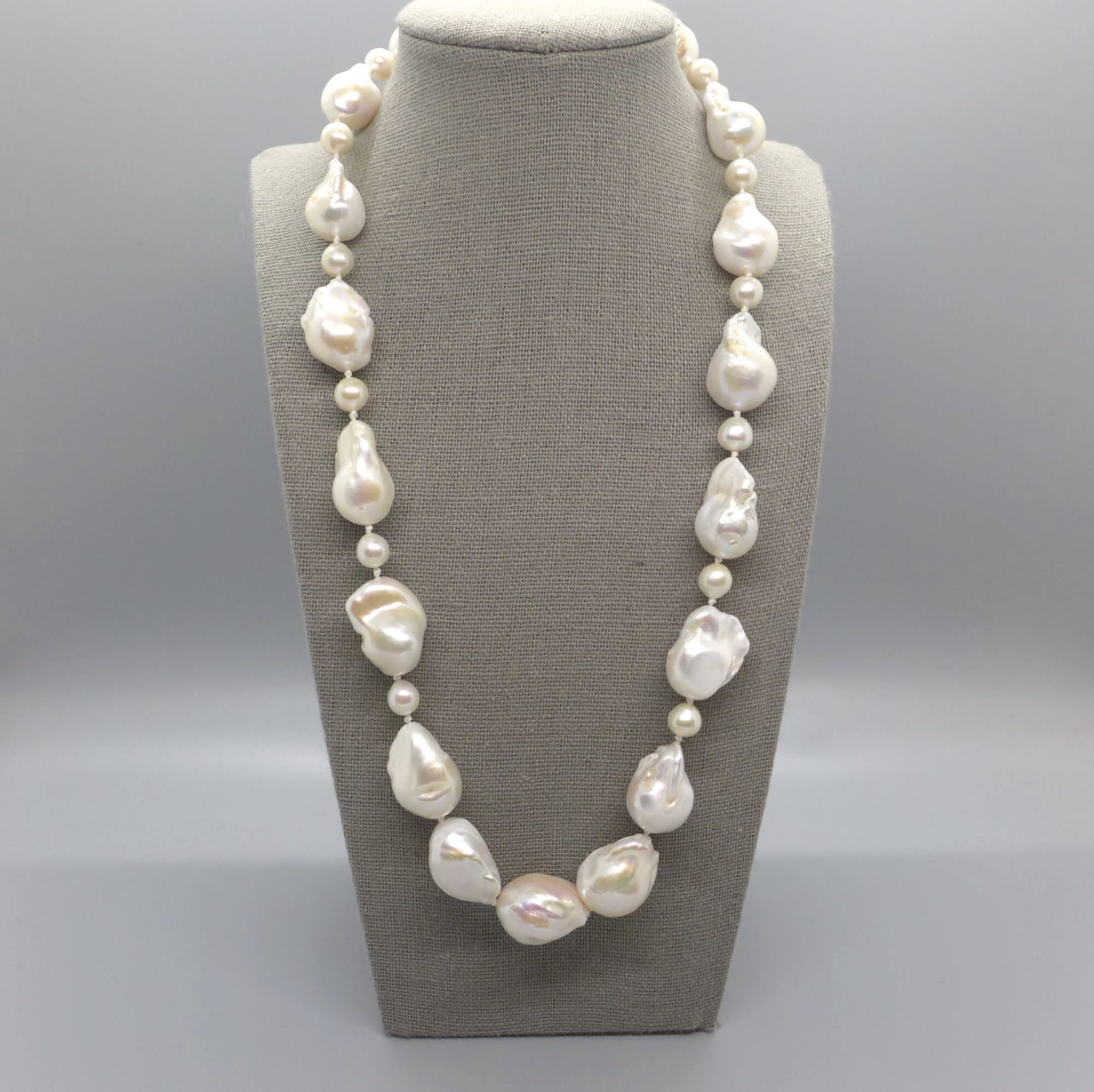 Elegant White Pearl Necklace Classic Luxury Jewelry