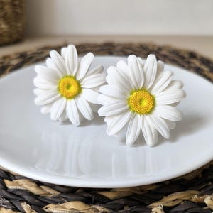 Daisy hair pin, camomile hair pins, Daisy hair clips, white Daisy hair pin, made from polymer clay, rustic hair pin, wedding, white