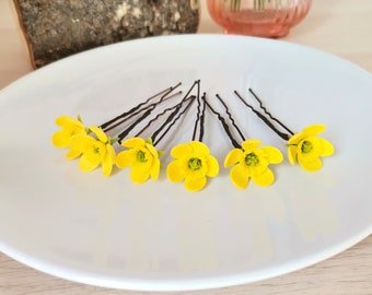 Buttercup hair pin, yellow buttercups, wildflowers, hair accessories, made from air dry polymer clay, floral jewelry, wedding flowers