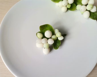 Brooch, snowberry brooch, accessories, jewelry, winter accessories, made of air dry polymer clay, snowberries, white