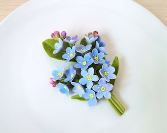 Broche Forget me not Broche faite à la main en argile polymère séchée à l&#39;air Porcelaine froide Bijoux floraux Bleu Cadeau pour maman