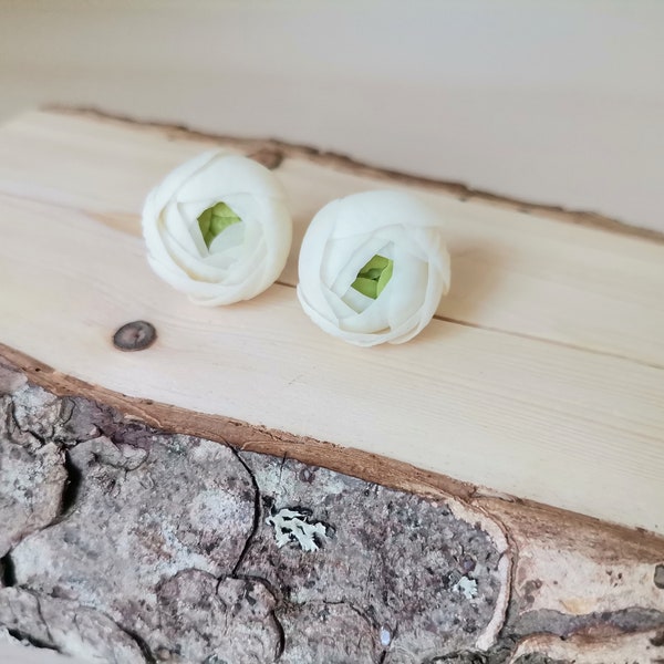 Stud earrings, ranunculus earrings, floral jewelry, floral accessories, made of air dry polymer clay, clay flowers, white ranunculus