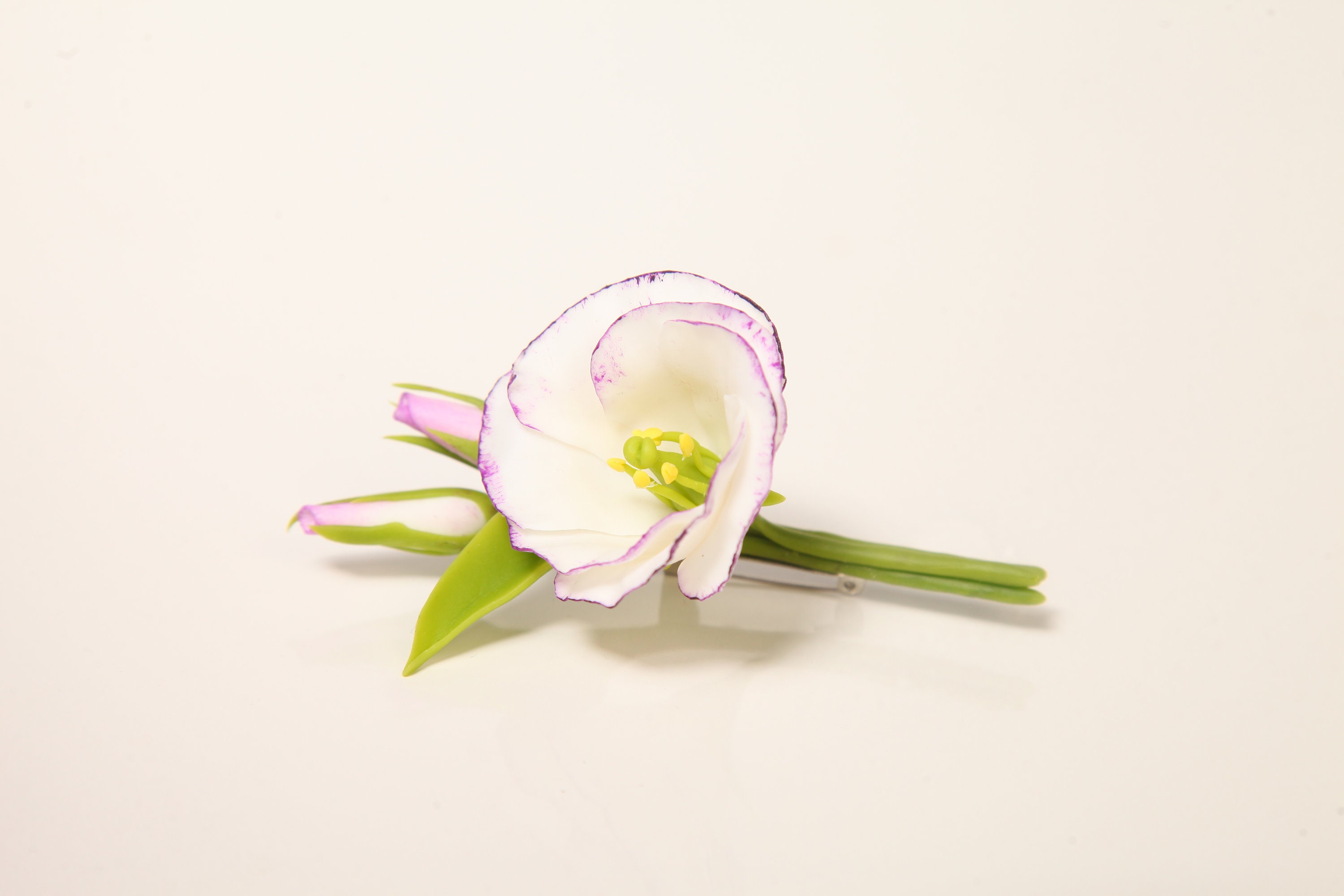 Broche Eustoma, lisianthus, gentiane des prairies, broche florale, broche faite main en argile polymère, bijoux, accessoires