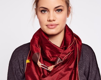 Silk necklace/scarf in bordeaux/red with carabiner