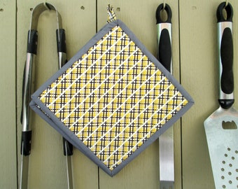 Modern Plaid Quilted Potholder: Gray Border, Kitchen Decor