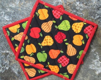 Quilted Potholders: Patchwork Apples & Pears, Farmhouse Kitchen (Set of 2)
