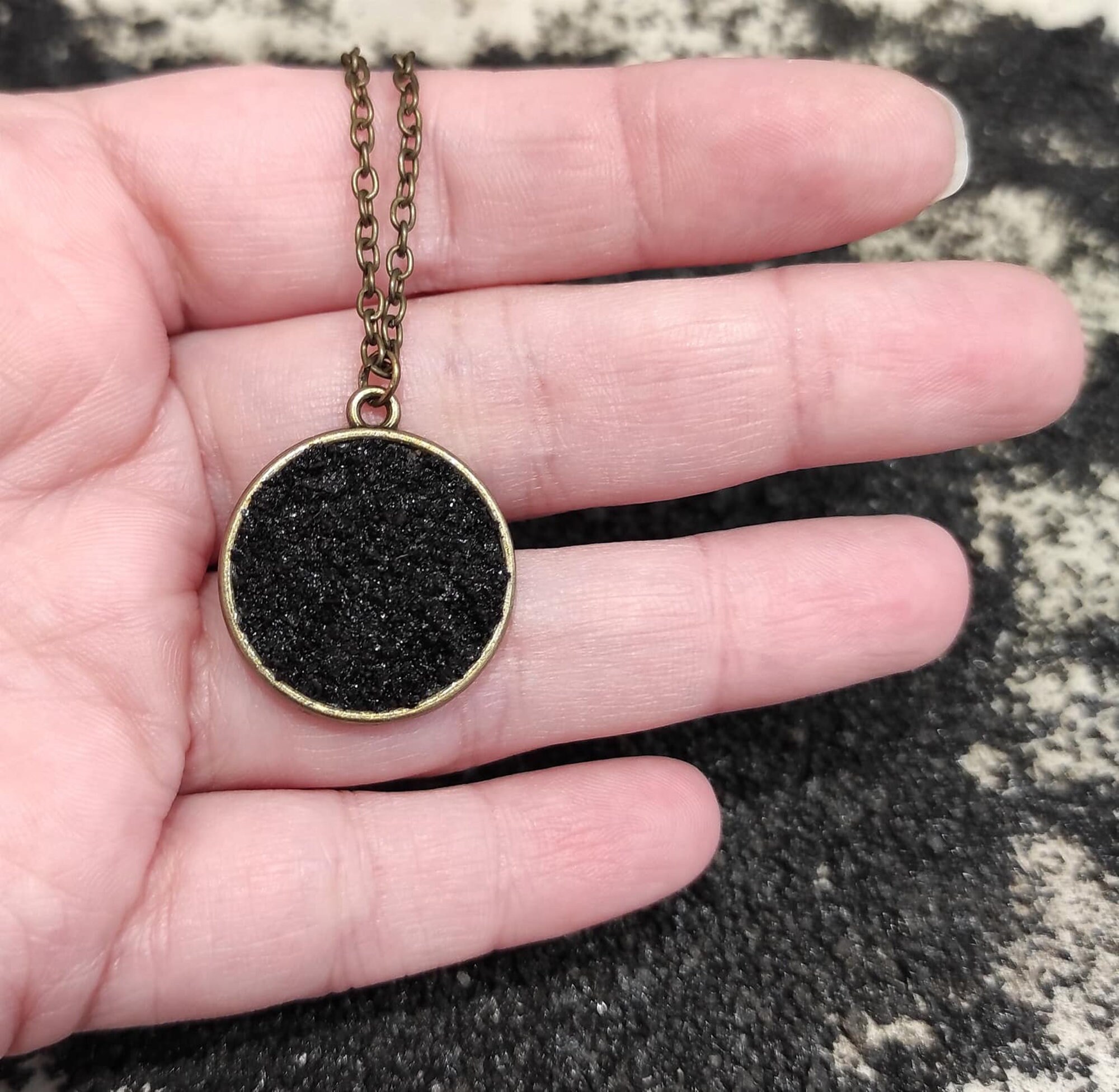 Collana Artigianale Con Ciondolo Freccia In Ossidiana E Pietra Lavica, Nera, Lunga 32 Pollici, USA