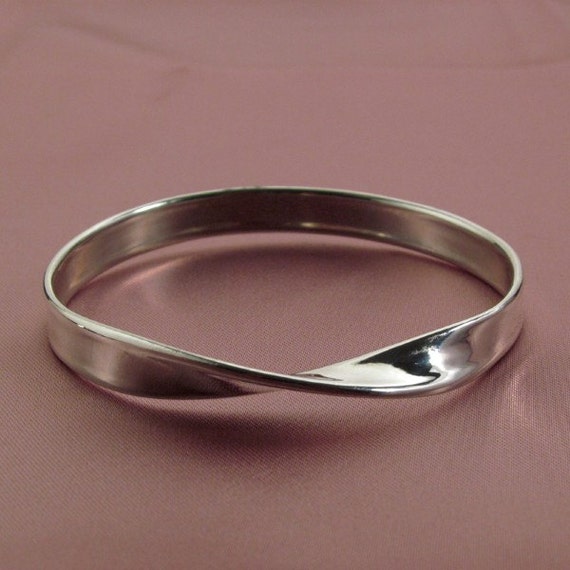 Mobius Silver WIDE MEDIUM Bangle Bracelet, Mobius Strip Bangle, Custom Engraving Infinity Bracelet, Personalized Bangle, Love Bracelet, Life - Etsy Mobius Silver WIDE MEDIUM Bangle Bracelet, Mobius Strip Bangle, Custom Engraving Infinity Bracelet, Personalized Bangle, Love Bracelet, Life - Etsy