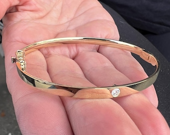 4.00mm Wide 10K Or 14K Solid Gold(Not Hollow) Oval Shape Bangle Bracelet with Closure & 1 Diamond Stones,White,Yellow,Rose Gold,Made in U.S.