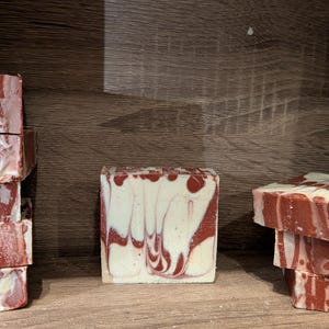 Handgemaakte Bloody Berries Artisan Soap: reep met natuurlijk koud proces