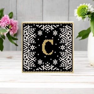 Base para copos/azulejos com contas em ponto peyote e ponto tijolo, letra C, base para copos com contas em ponto peyote, padrão digital, base para copos, azulejo com contas