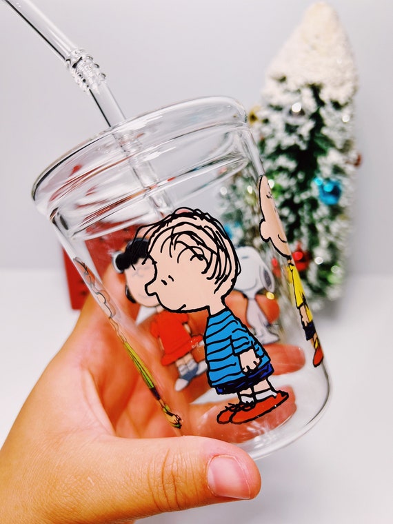 Charlie Brown glass tumbler with lid and reusable straw. Hot and cold drinks resistant.
