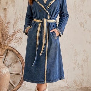 Denim Darlin - Abrigo largo de mezclilla personalizado con detalles de lana Oregon Pen - Exclusivo de Rodeochis