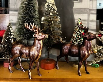 クリスマスのプラスチック製ヴィンテージトナカイ、頭が動く鹿、ミッド