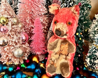 RARE Encantador antiguo vintage Navidad rosa Mohair con patas de cuero ojos de vidrio y arco de oropel pequeño oso de peluche estilo Steiff de 1900