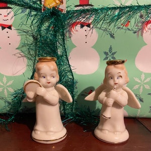 Vintage Christmas Kitsch Pair of Funny Face Angels Playing Musical Instruments Tamborine & Flute Ceramic Salt and Pepper/Figurines