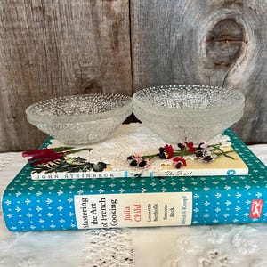Vintage American Pressed Glass Berry Bowls Desert Snack Clear Patterend Prescut Fancy Small Sauce Dip Party Treat Dishes Holiday Table Set 5