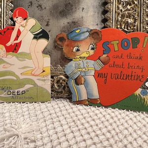Vintage Valentinstag Karten 1930er Jahre Wähle 1 ""With Deep Affection" Tauchen Mädchen im Pool ""Stop & Think about being My Valentine"" Polizei Bär ."