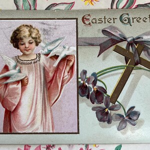 1910 Auguri di Pasqua Angelo con Colombe Fiori e Croce Antica Cartolina postale con indirizzo di Filadelfia con retro diviso stampata in Germania