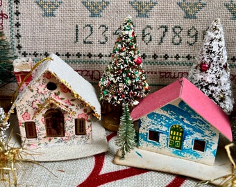 Hübsche farbige Vintage Niedlichkeit Putz Häuser Karton Dorf Weihnachtsschmuck Japan