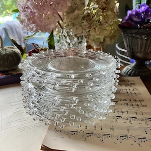 Set van 13 elegante lariat geblazen helderglazen salade/lunch/woestijn 8&quot; borden van Heisey Glass Co. Fancy lusvormige druppelranden