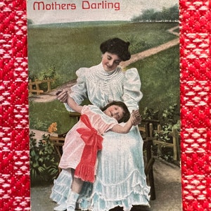 Seltene "Mother's Darling" Printed in Germany 1008/5 1909 Postkarte Victorian Mother w / Little Girl Divided Back Schrift von MrMrs J. Hansen