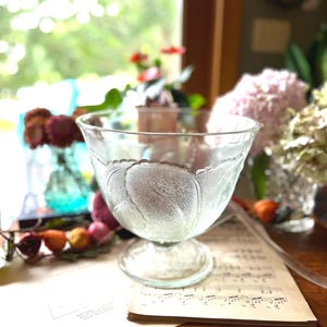 Wunderlicher Bowle Bowle mit Blumen gemusterter Sockel Jugendstil 23x25 cm