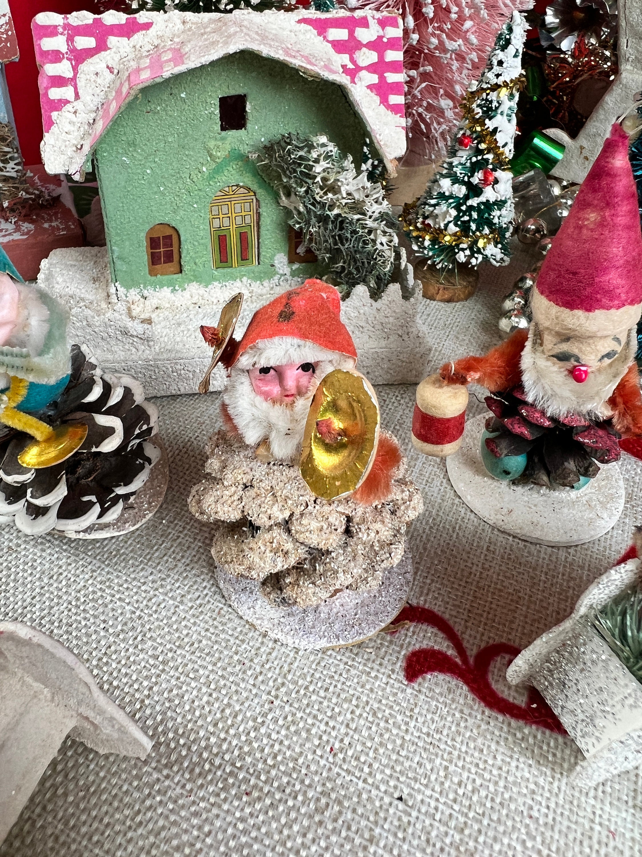 Adorable Kitsch Vintage Putz Pine Cone Elves Pixies Japan Mid